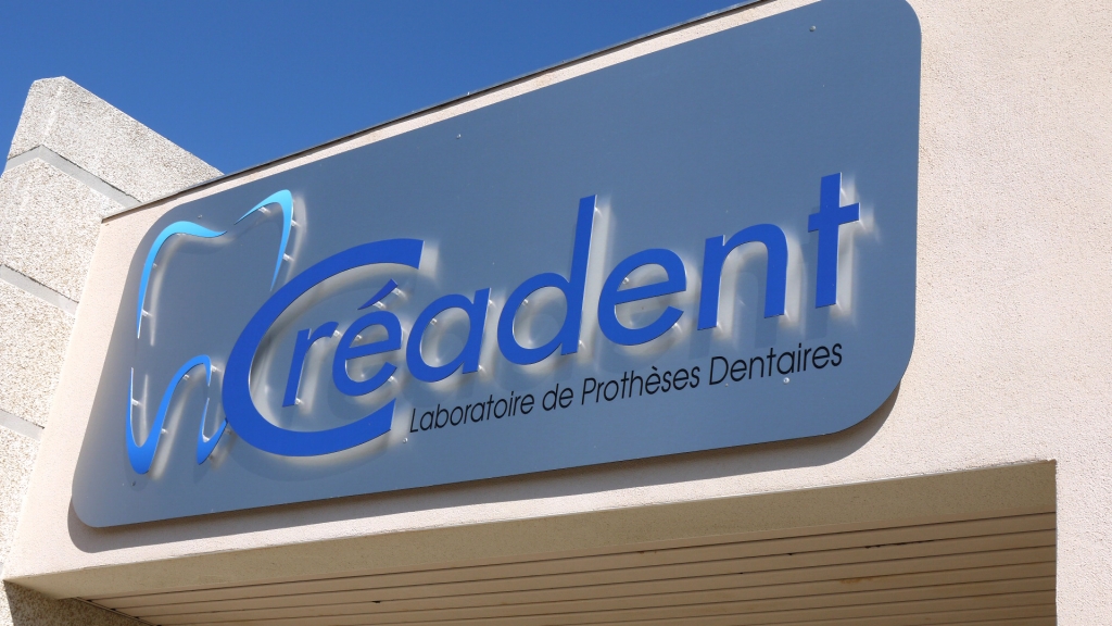 Agencement Enseigne Magasin - Bodeva communication Montpellier 34 - Laboratoire Créadent